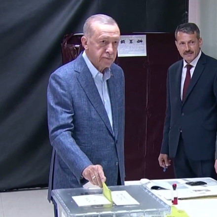 Εκλογές στην Τουρκία: Ψήφισε ο Ερντογάν - Ευχήθηκε ένα «επικερδές μέλλον» για την χώρα