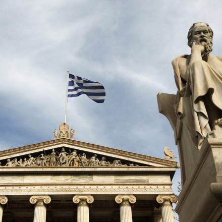 Κομισιόν: Aνάπτυξη στην Ελλάδα πάνω από το μέσο όρο της ευρωζώνης το 2023 και 2024