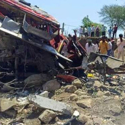 Ινδία: Λεωφορείο έπεσε από γέφυρα ύψους 17 μέτρων - Τουλάχιστον 24 νεκροί