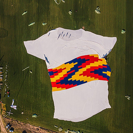 Ρουμανία: Έφτιαξαν το μεγαλύτερο T-shirt στον κόσμο
