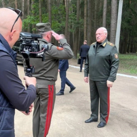 Λουκασένκο: Οι πρώτες φωτογραφίες μετά τις φήμες για την υγεία του [vid+pics]