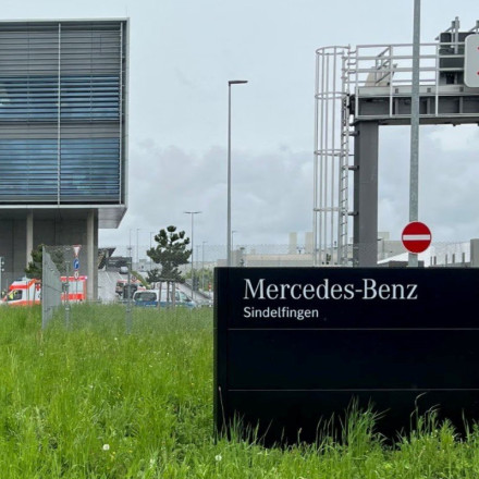 Γερμανία: Τούρκοι τα θύματα στο εργοστάσιο της Mercedes - Υποστηρικτής του PKK ο δράστης [vid]