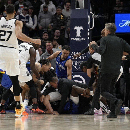 NBA: Αντίδραση με Μπούκερ και Ντουράντ οι Σανς - Break στη Φιλαδέλφεια για Σέλτικς [vids]