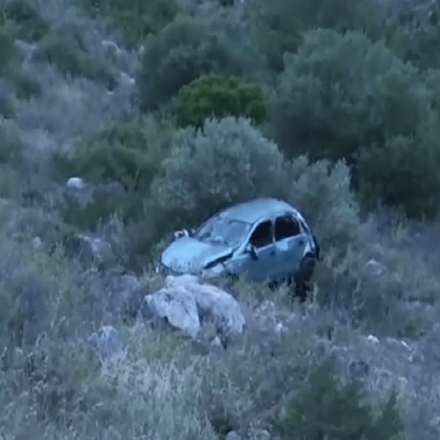 Σχιστό: ΙΧ με τέσσερα άτομα έπεσε σε γκρεμό - Δύο ανήλικοι στο νοσοκομείο