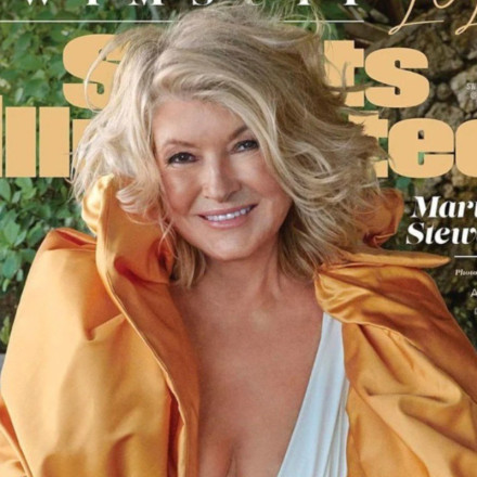 Martha Stewart: Η γηραιότερη γυναίκα που ποζάρει στο εξώφυλλο του Sports Illustrated