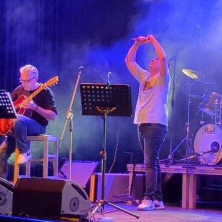 Θεσσαλονίκη: Οδύνη και συγκίνηση στη συναυλία για τα θύματα στα Τέμπη