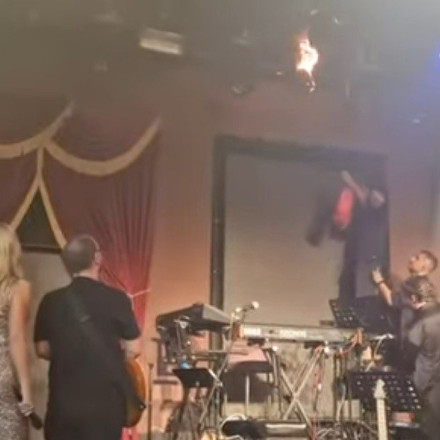 Θεσσαλονίκη: Φωτιά στην πίστα που τραγουδούσαν η Νατάσα Θεοδωρίδου και ο Γιώργος Κακοσαίος