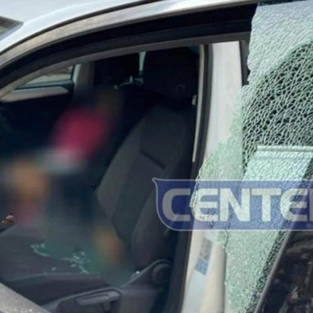 Καβάλα: Παιδί κλειδώθηκε στο αυτοκίνητο της μητέρας του - Έσπασαν το παράθυρο να το βγάλουν