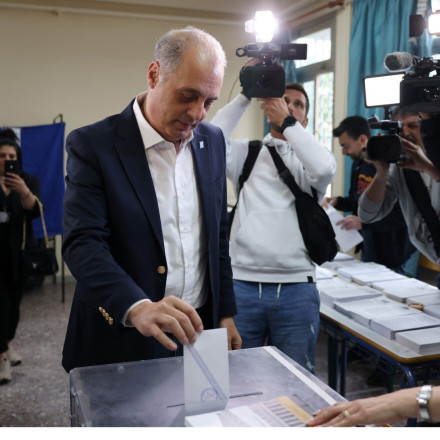 Εκλογές 2023: «Ψηλά το κεφάλι Έλληνες, θα νικήσουμε» - Στη Θεσσαλονίκη ψήφισε ο Κυριάκος Βελόπουλος