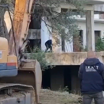 Χειμάρρα: Οι αλβανικές αρχές ετοιμάζονται να κατεδαφίσουν το σπίτι συνεργάτη του Φρέντι Μπελέρη