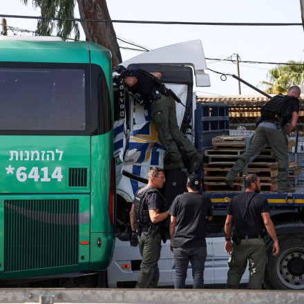 Ισραήλ: Φορτηγό έπεσε σε στάση λεωφορείου - «Βλέπουν» τρομοκρατική επίθεση