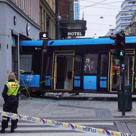 Τραμ εισέβαλε σε κατάστημα στο Όσλο - Τέσσερις τραυματίες λόγω του εκτροχιασμού