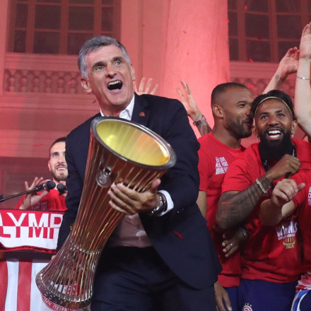 100 ματς, τίτλοι και ιστορία: Ο Μεντιλίμπαρ αφήνει το αποτύπωμα του στον Ολυμπιακό