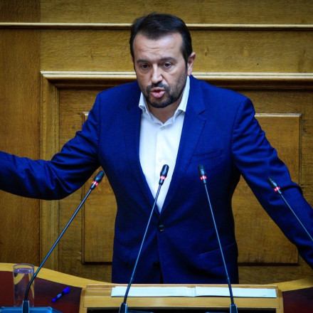 ΣΥΡΙΖΑ: «Καλωσορίζουμε σήμερα τον πρωθυπουργό στη Βουλή, σε μία από τις σπάνιες εμφανίσεις του»