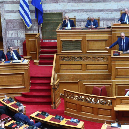 «Πολεμικές ιαχές» Βελόπουλου και κόντρα με Τασούλα: «Πού να φτάσουν οι Τούρκοι, στο σπίτι του ΠτΒ;»
