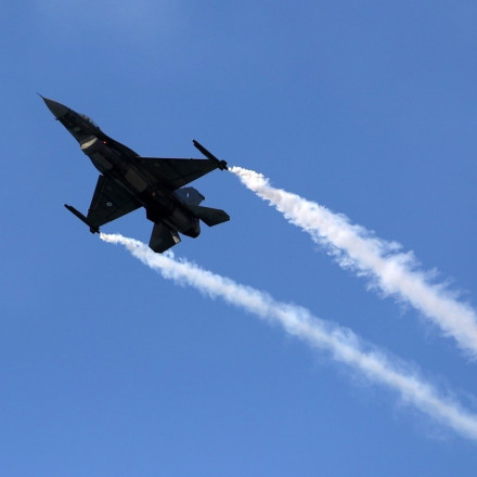 Τα F-16 της Πολεμικής Αεροπορίας «χορεύουν» σε ρυθμούς Τέιλορ Σουίφτ