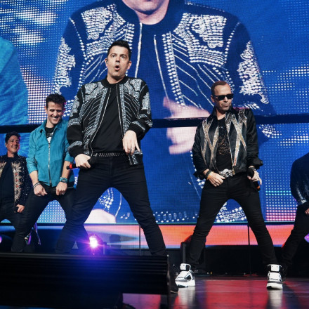 Θυμάσαι το συγκρότημα «New Kids On the Block»; Έρχεται ντοκιμαντέρ με την πορεία θρυλικών boy bands