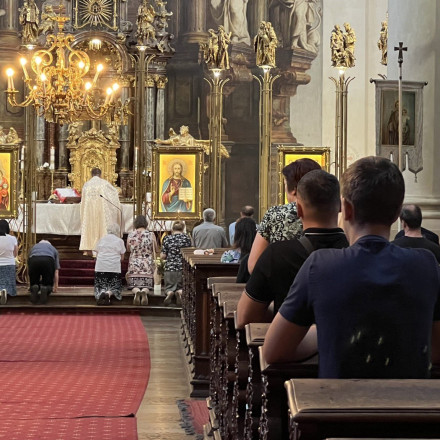 Μαύρα ταμεία καθολικών: Στο στόχαστρο κορυφαίος ιερωμένος - Έρευνα  στο ταμείο της Επισκοπής Σύρου