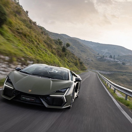 Δείτε μία Lamborghini Revuelto των 630.000 ευρώ να καίγεται στη Νέα Υόρκη