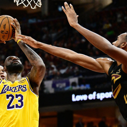 ΝΒΑ: Οι Καβαλίερς «πάτησαν» τους Λέικερς – Πρώτο καλάθι για τον Μπρόνι Τζέιμς [Vid]