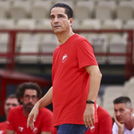 Σφαιρόπουλος: «Να σβήσουμε από τη μνήμη μας το προηγούμενο ματς»