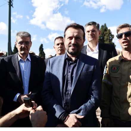 ΣΥΡΙΖΑ: Σε αναζήτηση κοινού βηματισμού με την αντιπολίτευση για τους εποχικούς πυροσβέστες