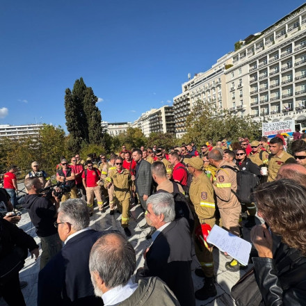 Εποχικοί πυροσβέστες: Συγκέντρωση διαμαρτυρίας στη Βουλή - «Αποφεύχθηκε μια νέα Θύρα 7»