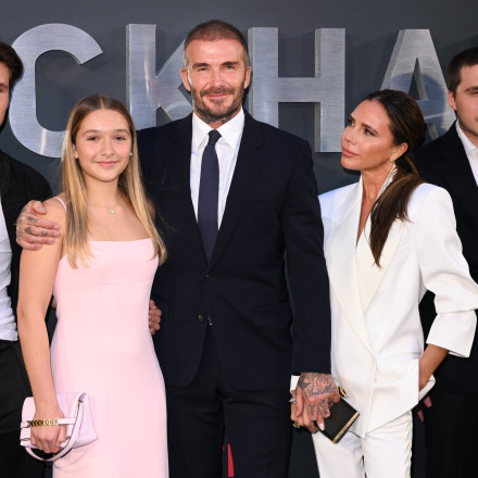 Ο Μπρούκλιν Μπέκαμ και η Νίκολα Πελτς προσέλαβαν τη δικηγόρο του πρίγκιπα Χάρι και της Μέγκαν Μαρκλ