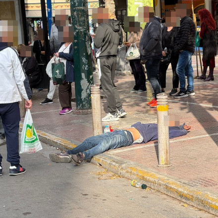 Ντοκουμέντα του flash.gr σε πιάτσες ναρκωτικών στην Αθήνα, ακόμα και δίπλα στο ΑΤ Ομόνοιας