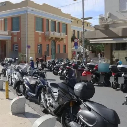 Παρκάρισμα μοτοσικλέτας σε θέση αυτοκινήτου: Επιτρέπεται ή όχι