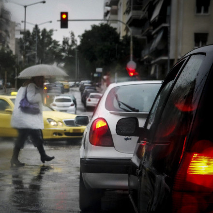 Απίστευτη κίνηση σήμερα: Φρακαρισμένοι όλοι οι δρόμοι - Χάος στην Αττική Οδό