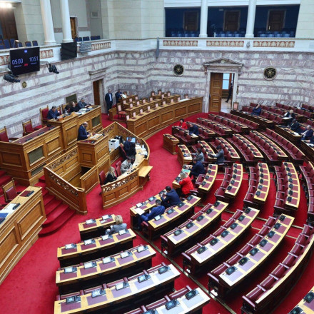 Γιατί ναυάγησε η κοινή πρόταση της αντιπολίτευσης για τους εποχικούς πυροσβέστες