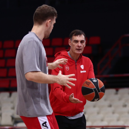 Τι δήλωσαν Μπαρτζώκας και Βεζένκοφ για το ντέρμπι «αιωνίων» - Οι ατάκες για τον Παναθηναϊκό AKTOR