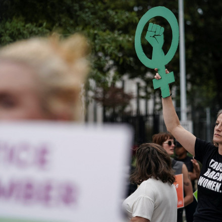 Χάπια άμβλωσης και ορμόνες στοκάρουν οι Αμερικανοί μετά τη νίκη Τραμπ: Ρεκόρ στις πωλήσεις