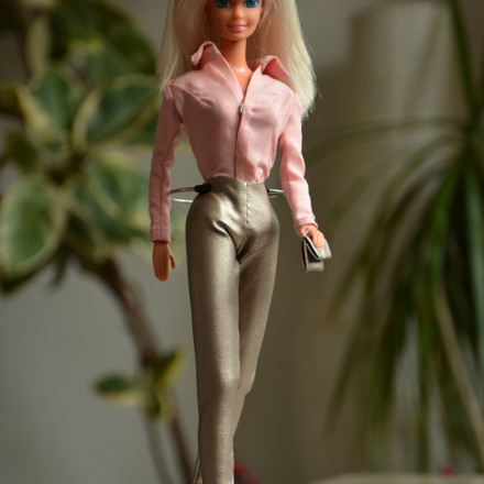 Σάλος με τη Mattel: Τύπωσαν κατά λάθος ιστότοπο πορνό στη συσκευασία της κούκλας Wicked