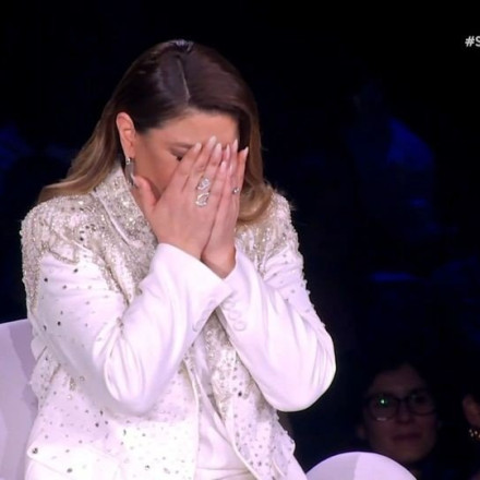 «Λύγισε» η Έλενα Παπαρίζου όταν παιδιά της UNICEF της τραγούδησαν - Η έκπληξη των φίλων της