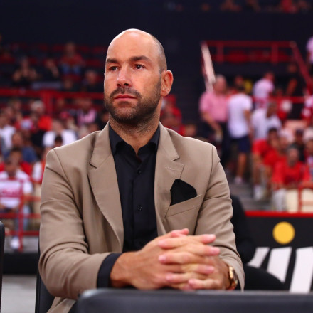 Το μήλο κάτω από την μηλιά: Ο γιος του Σπανούλη έκλεισε τα 16 και κοντεύει τα δυο μέτρα ύψος (pic)