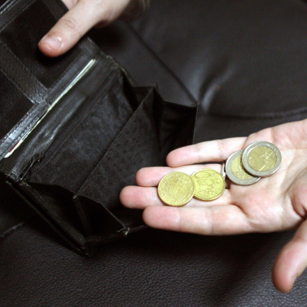 Eurostat: 2 στους 3 Έλληνες αισθάνονται φτωχοί - Τι είναι η «υποκειμενική φτώχεια»