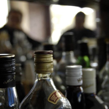 Βοτανικός: Βίντεο με το νέο περιστατικό υπερβολικής κατανάλωσης αλκοόλ από ανήλικη σε κλαμπ