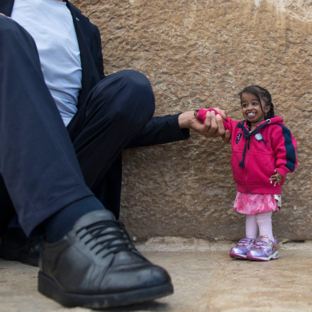 Συνάντηση... «κορυφής»: Βρέθηκαν για πρώτη φορά η πιο ψηλή και πιο κοντή γυναίκα του κόσμου