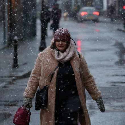 Βρετανία: Η καταιγίδα Μπερτ προκαλεί χάος - Ένας νεκρός στο Χαμσάιρ από πτώση δέντρου