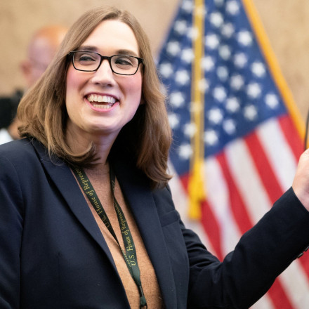 Σάρα ΜακΜπράιντ - Η πρώτη τρανς βουλευτής στο Κογκρέσο: «Δεν θα τσακωθώ για τις τουαλέτες»