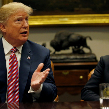 Ο Ντόναλντ Τραμπ αλλάζει τους υποψήφιους υπουργούς σαν τα πουκάμισα