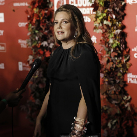 Ντρου Μπάριμορ: Επιδεικνύει τις ρυτίδες της και δηλώνει «Η γήρανση είναι ένα προνόμιο»