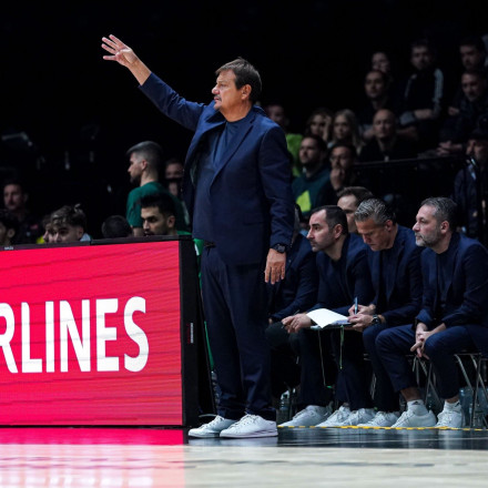 Εργκίν Αταμάν: «Παίξαμε πολύ πιο έξυπνα στα τελευταία λεπτά, δεν με νοιάζει το ροτέισον των παικτών»