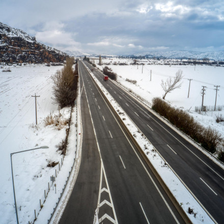 Κακοκαιρία Bora: Με αλυσίδες η κυκλοφορία στη δυτική Μακεδονία