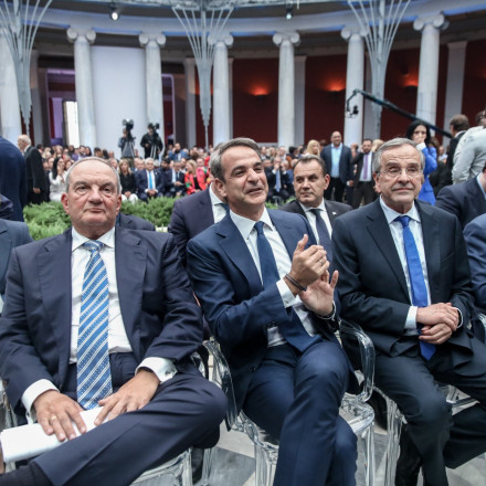 Συσπείρωση βλέπει το Μαξίμου μετά τη διαγραφή Σαμαρά: Επόμενος σκόπελος η παρέμβαση Καραμανλή