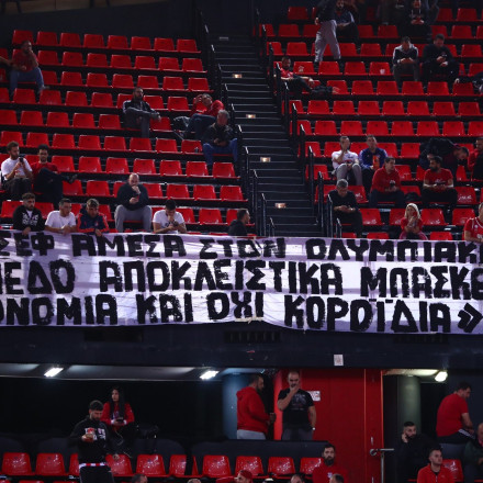 «Μήνυμα» από τον κόσμο του Ολυμπιακού στο ΣΕΦ για το γηπεδικό