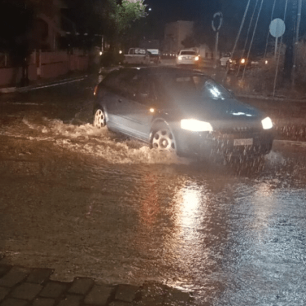 Σφοδρή κακοκαιρία σάρωσε την Λήμνο: Πλημμύρισε το λιμάνι – Επέστρεψαν πτήσεις στην Αθήνα