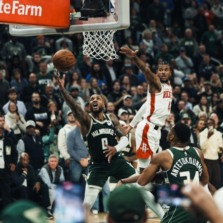 ΝΒΑ: Το πήραν πάνω τους Γιάννης και Λίλαρντ - Νίκη για τους Μπακς με καλάθι στη λήξη